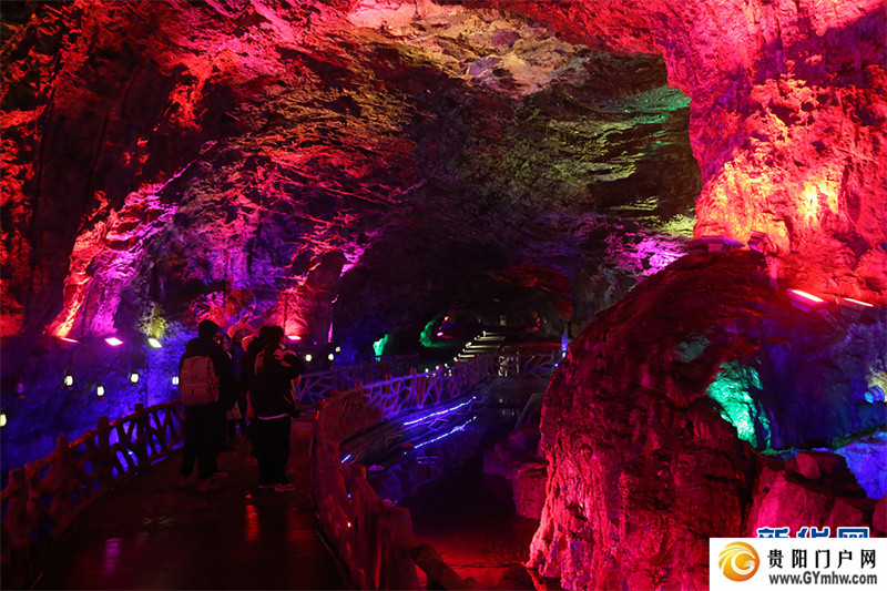 探访贵州万山朱砂古镇 废弃矿山变景区(图2)