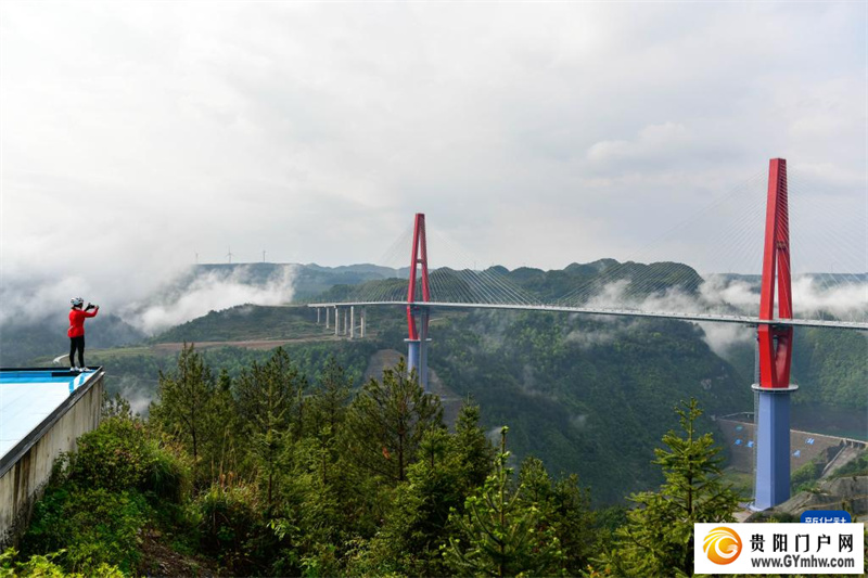 贵州龙里河大桥建成通车(图12)