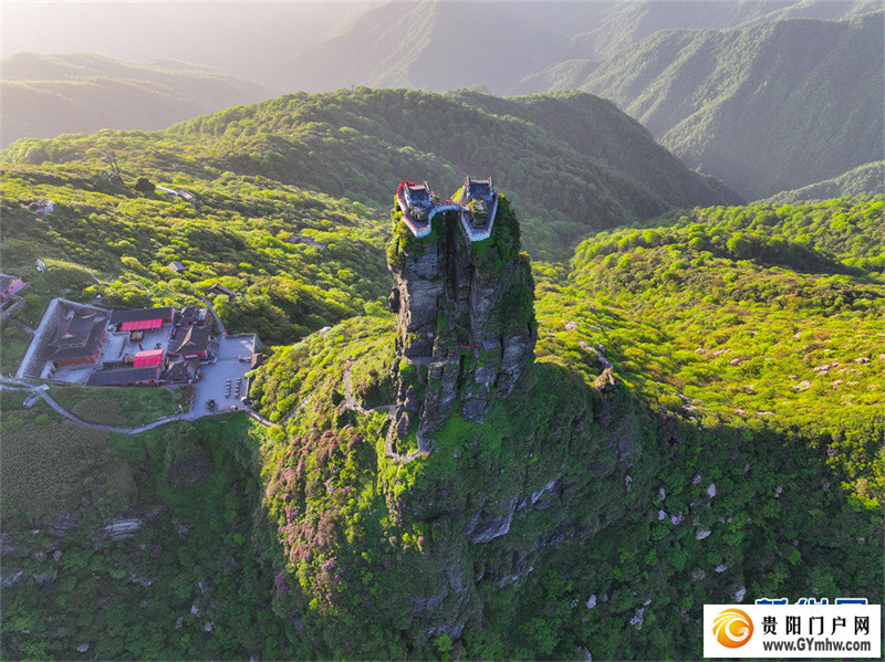 梵净山：初夏风光旖旎如画