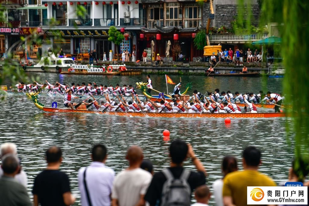 贵州镇远：古城赛龙舟(图3)